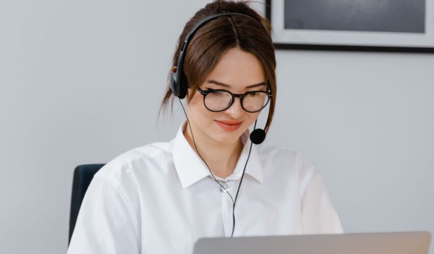 Small business entrepreneur using AI tools on a laptop to automate daily operations