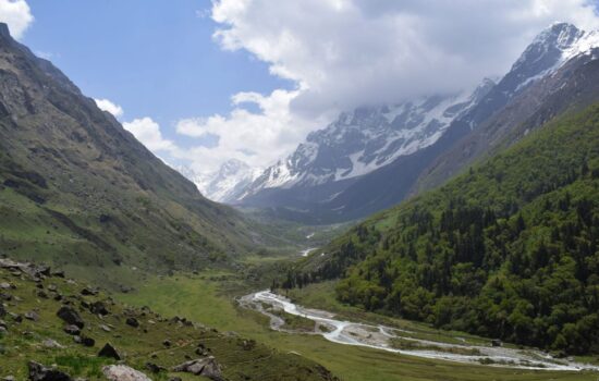 Scenic view of Doon Valley with green meadows and mountains near Dehradun