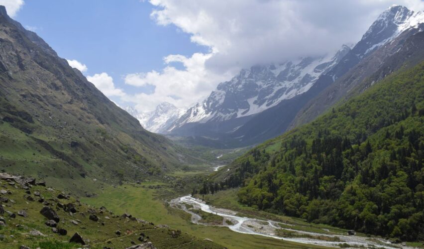 Scenic view of Doon Valley with green meadows and mountains near Dehradun
