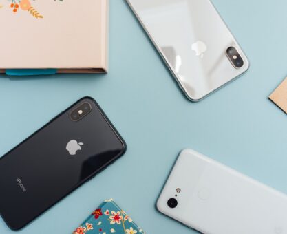 Smartphone comparison iPhone and Samsung flagship phones