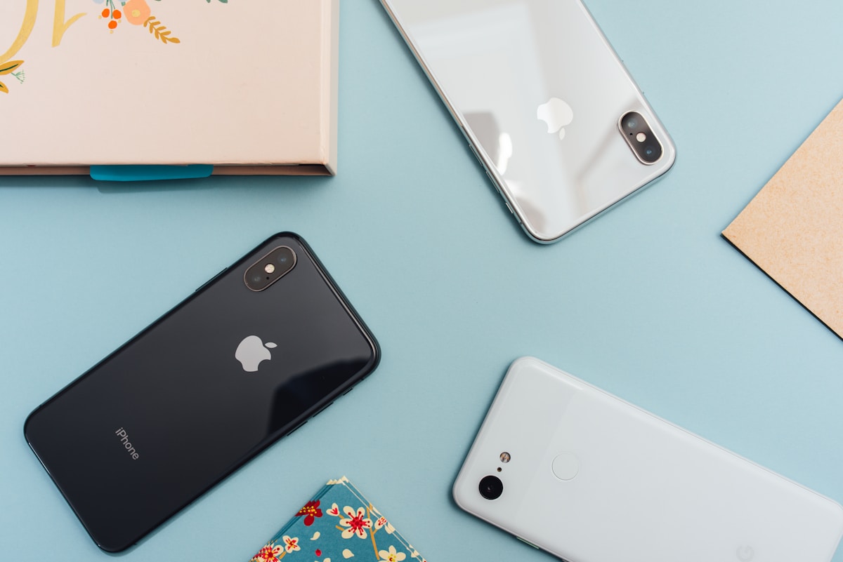 Smartphone comparison iPhone and Samsung flagship phones