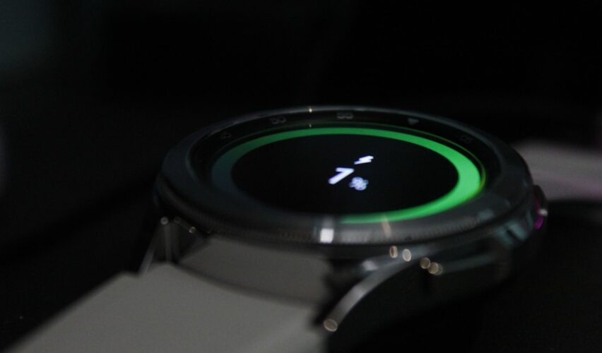 Close-up of a smartwatch with fitness tracking display, ideal for outdoor and trekking use